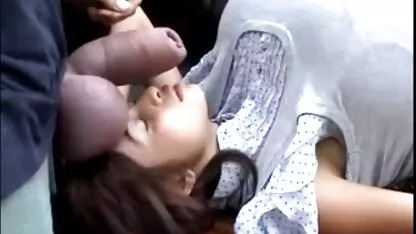 Masturbação porn peludas anal e vaginal, a rapariga alcança o êxtase.