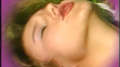 Rapariga fumadora videos erótico dominante em meias humilha um escravo e ameaça com punição severa