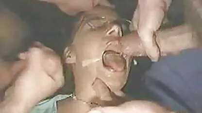A Ginger precisa de orgia lesbica um pénis comprido.