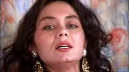 A MILF vídeo de mulher metendo a fazer sexo com um jovem.