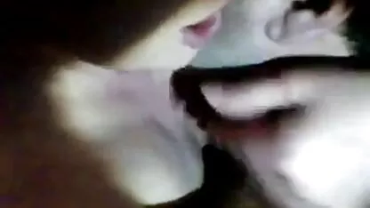A Emma incesro Hicks vai ser fodida pelo namorado.