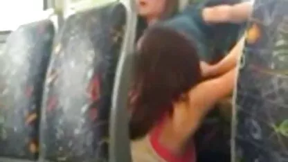 Duas raparigas divertem-se com vídeo pornô as brasileirinhas o Nick.