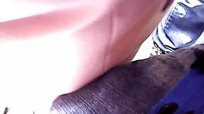 A rapariga baixou as meias nilonnya e fez sexo com um tipo. vídeo pornô