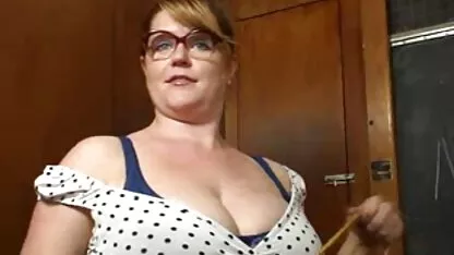 Chick a provocar vídeo pornô as novinhas um jovem sexy