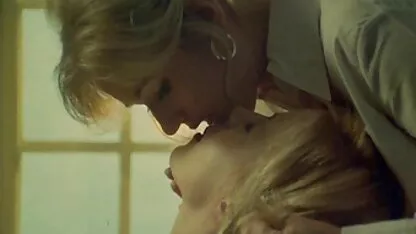 A mulher convida a amiga para um ménage à trois, ZHMZH. vidios pornográfico