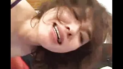Um estudante masturbou-se na cama. webcam porno