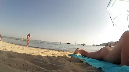 O velho pai russo a sofrer de cancro e a levar videos de sexo de famosas uma picha no ânus.