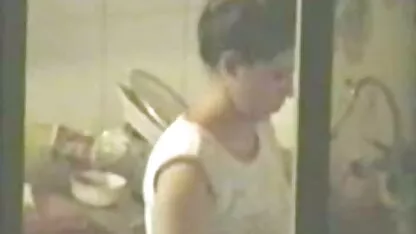 O Homo dá aos vizinhos uma pila para chupar e vídeo pornô de animais a pila no rabo