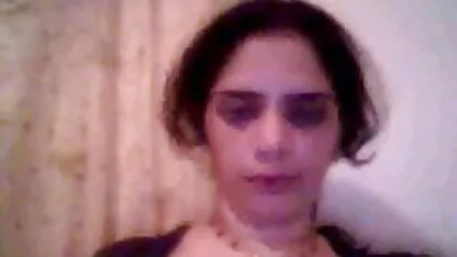 Jovens vadias de pornolesbico Cuecas brancas idiota de pé molhado e foder na cozinha