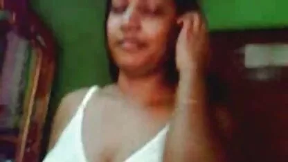 A videos de transa madrasta ensina sexo ao enteado e à namorada.