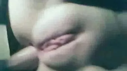 As Lésbicas beijam-se e fazem vídeo de pornô de velha amor.