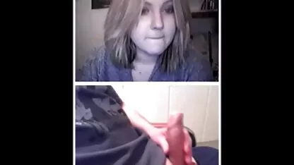 A beleza faz um broche e faz sexo numa sexi caseiro casa privada.