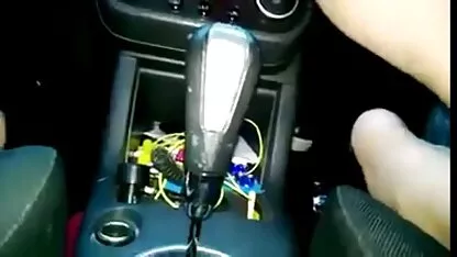 Homens adultos que são sorteados para foder a babysitter vídeo pornô japonês no sofá