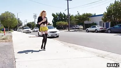 Um homem com uma mulher feliz xxxvideosporno a foder no rabo