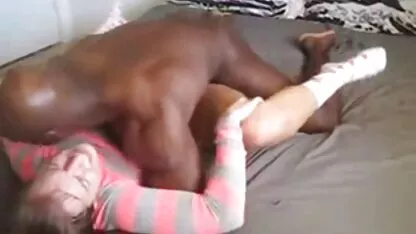 Sexo vídeos de sex Oral é ótimo na floresta com morena curta