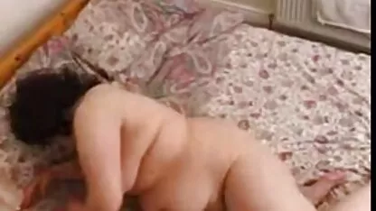 Duas strippers lambem chapéu Careca uma para porhubs a outra.