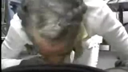 Morena a foder vídeo pornô com no casting.