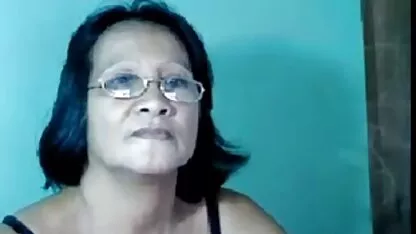 A adolescente japonesa vem-se à cara depois de videos de gozadas um broche.