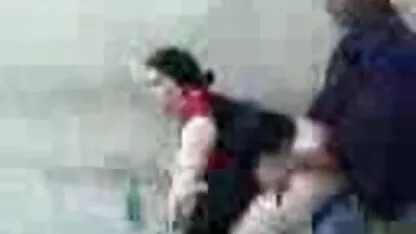 Ninfomaníaca de 18 anos sexo amador caiu na net com meias brancas a foder o noivo estrangeiro