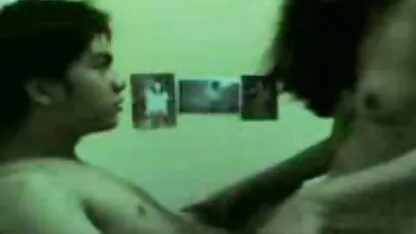 Sexo gay adolescente porno italianos russo num sofá confortável