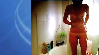 Lésbica nua vídeo pornô com as panteras determinada a tentar as 69 poses em sexo
