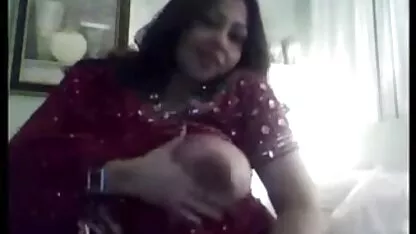 Dois jovens a fazer sexo com um estudante depois de uma festa de vídeo pornô das gostosas bêbados.