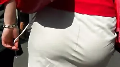 Corta porn peludas na casa de banho.