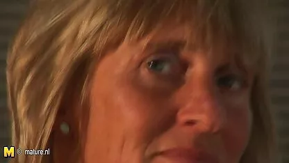 Amante xvídeo pornô brasileiro da mulher enquanto o marido dorme.
