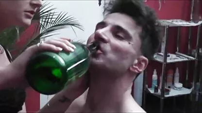 Gay peludo videos de sexo caiu na net e sem barba Lambendo o ânus jovem amigo