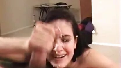 Babe vídeos pornô blue amigo adulto no rabo no sofá