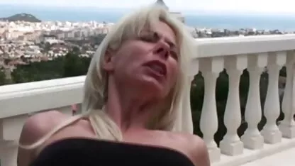 Os pornotubw rapazes estão desapontados e duas raparigas A Três lindas