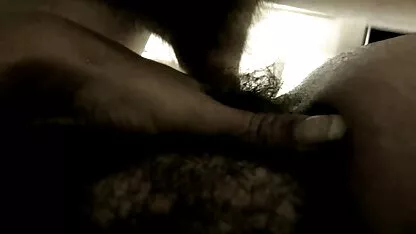 Jovem loira e macho tem um ménage porno mmm à trois e tem um grande orgasmo