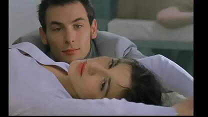A beleza dá creampie ao homem. porno joga