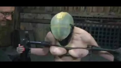 As raparigas fazem sexo pela video porno adulto primeira vez e gritam de dor