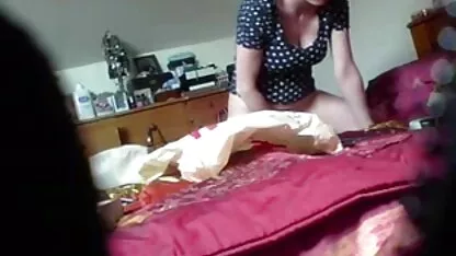 Os homens exasperaram-se na vagina da mulher xvídeo pornô grátis depois do sexo.