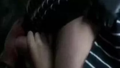Duas lésbicas adoráveis x video hentai a divertirem-se com um tipo Do Sexo em grupo.