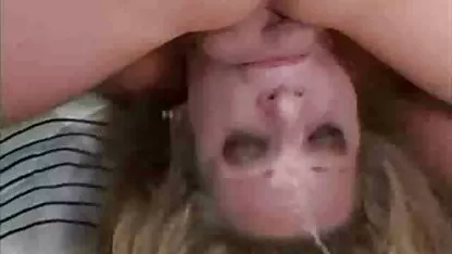 Uma velha mostra um sabor tonificado ao vídeo pornô coroas corpo.