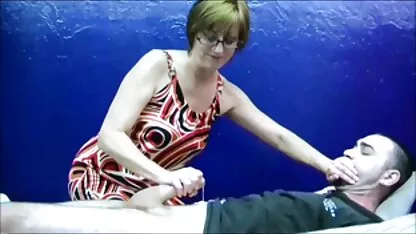 As ninfas interessadas serão lixadas xvídeo pornô grátis na fenda e gritarão com prazer.