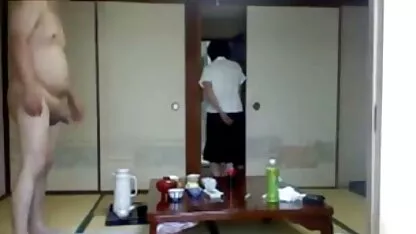 Estudantes russos bêbados videos de sexo pornodoido em casas de banho envolvidos em Sexo em grupo
