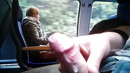 Os russos fodem na boca e na Europa sem problemas. vídeos vídeos pornô