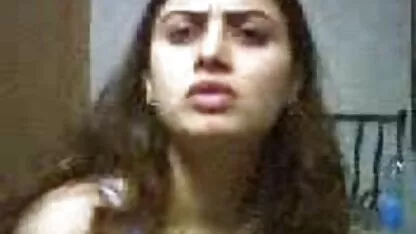 Um chefe libidino pornorube lambeu a vagina pela Secretária idiota e fodeu-a com cancro no escritório.