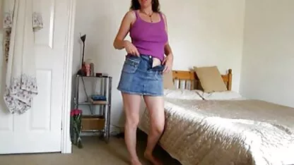 A câmara video de sexo amador silenciosamente tirou o rabo luxuoso magnífico.