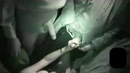Os atletas são gays com o vídeo pornô de velho espírito de fazer sexo no sofá.