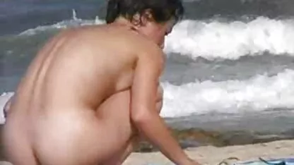 Uma loura muito magra Chupa pilas e xvídeos kid bengala tosse como um piloto.
