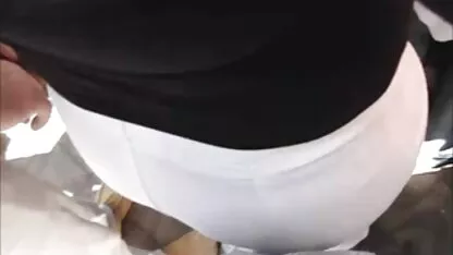 Loira videos de srxo Sexy de cuecas vermelhas e meias pretas a acariciar a vagina.