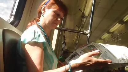 Loira brilhante a chupar frango carnudo através de um xvídeo pornô buraco Na Parede