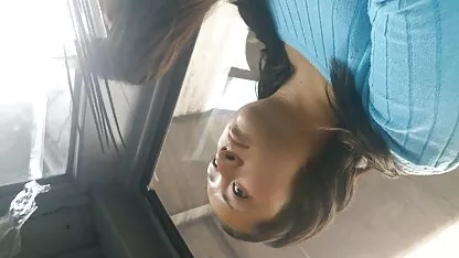 Os estudantes despiram-se insesto hentai no autocarro por uns dólares.