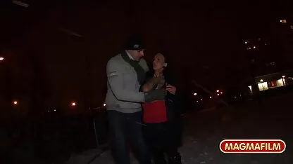 A besta loira a foderem-se num vídeo pornô mulher transando com cachorro elenco pornográfico