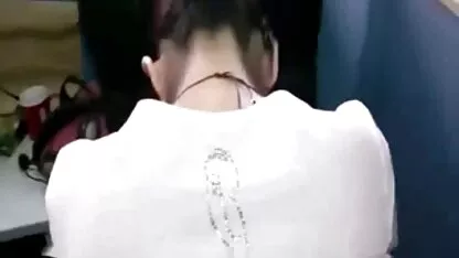 Homens excitados a Lamber chapéu de vídeo de mulher pornô cabelo castanho de luxo