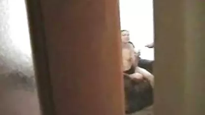A lésbica russa xvideo com brasileira em meias leva um símbolo em ruscams.